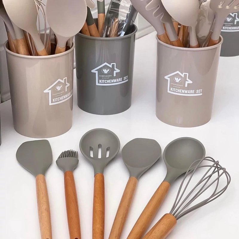 سرویس کفگیر و ملاقه 12 پارچه سیلیکونی دسته بامبو اورجینال